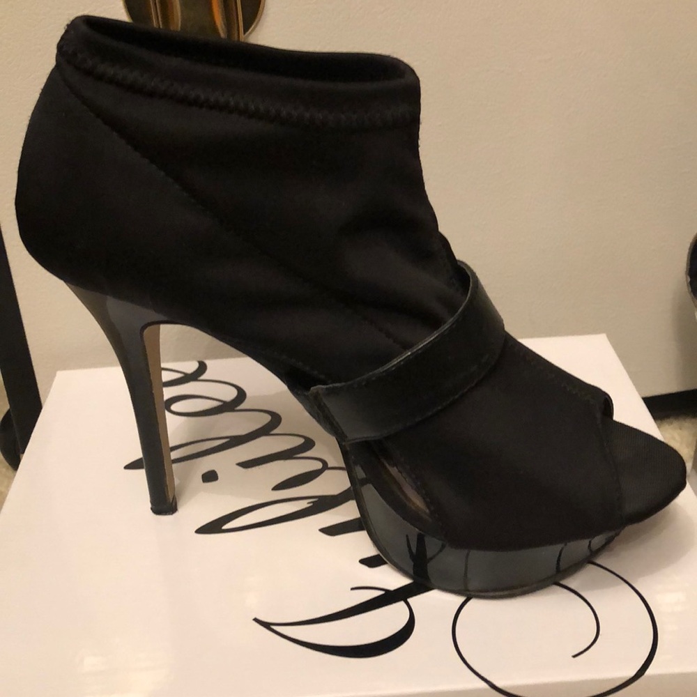 Open toe black Booties